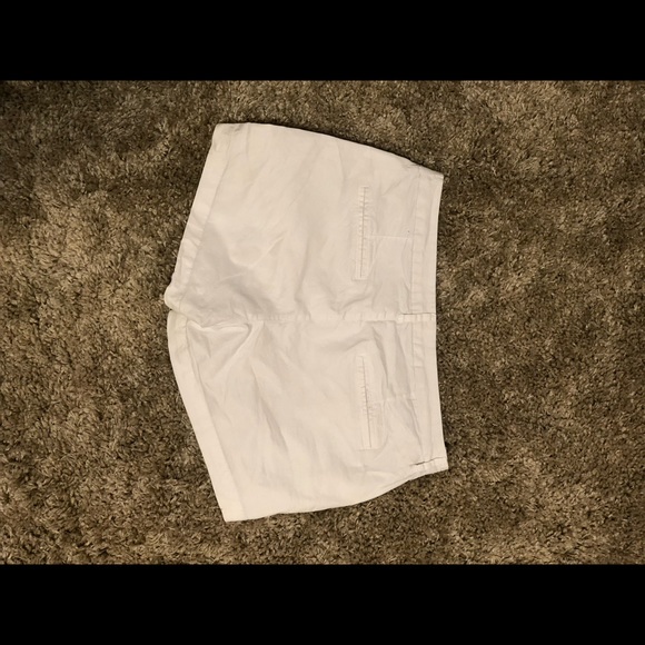 Old navy 3.5” inseam white shorts - Picture 2 of 4